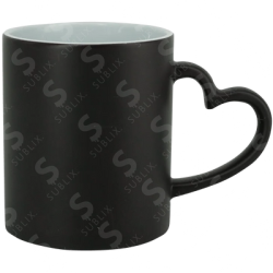 Taza de cerámica 11oz. Mágica color negro con asa de corazón